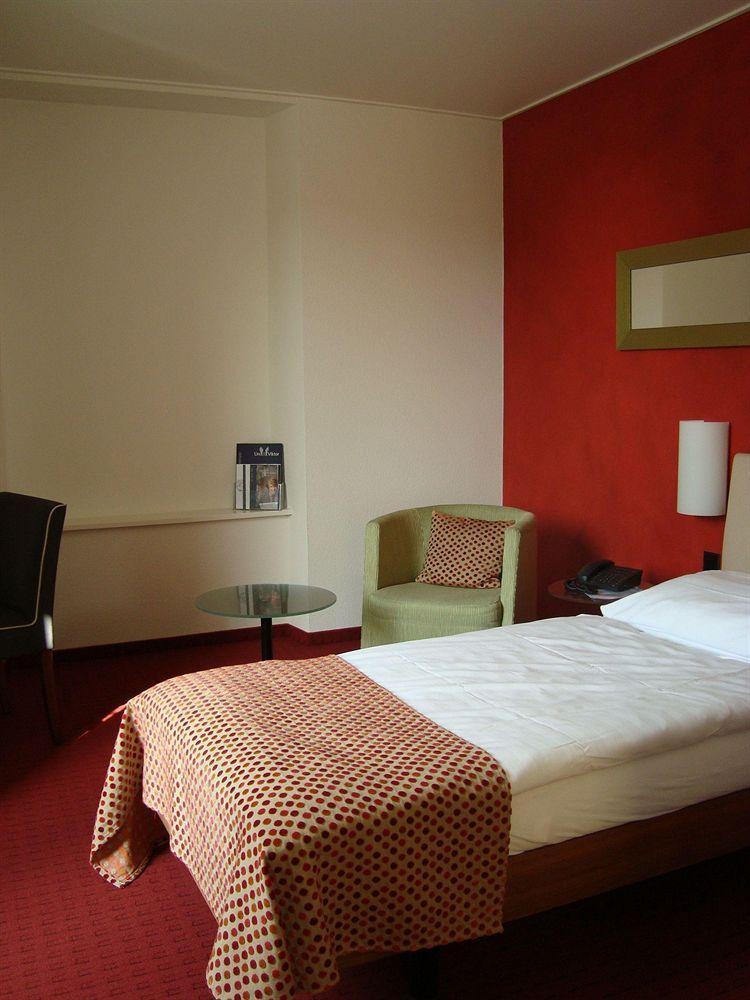 Hotel Urs Und Viktor Bettlach Habitación foto